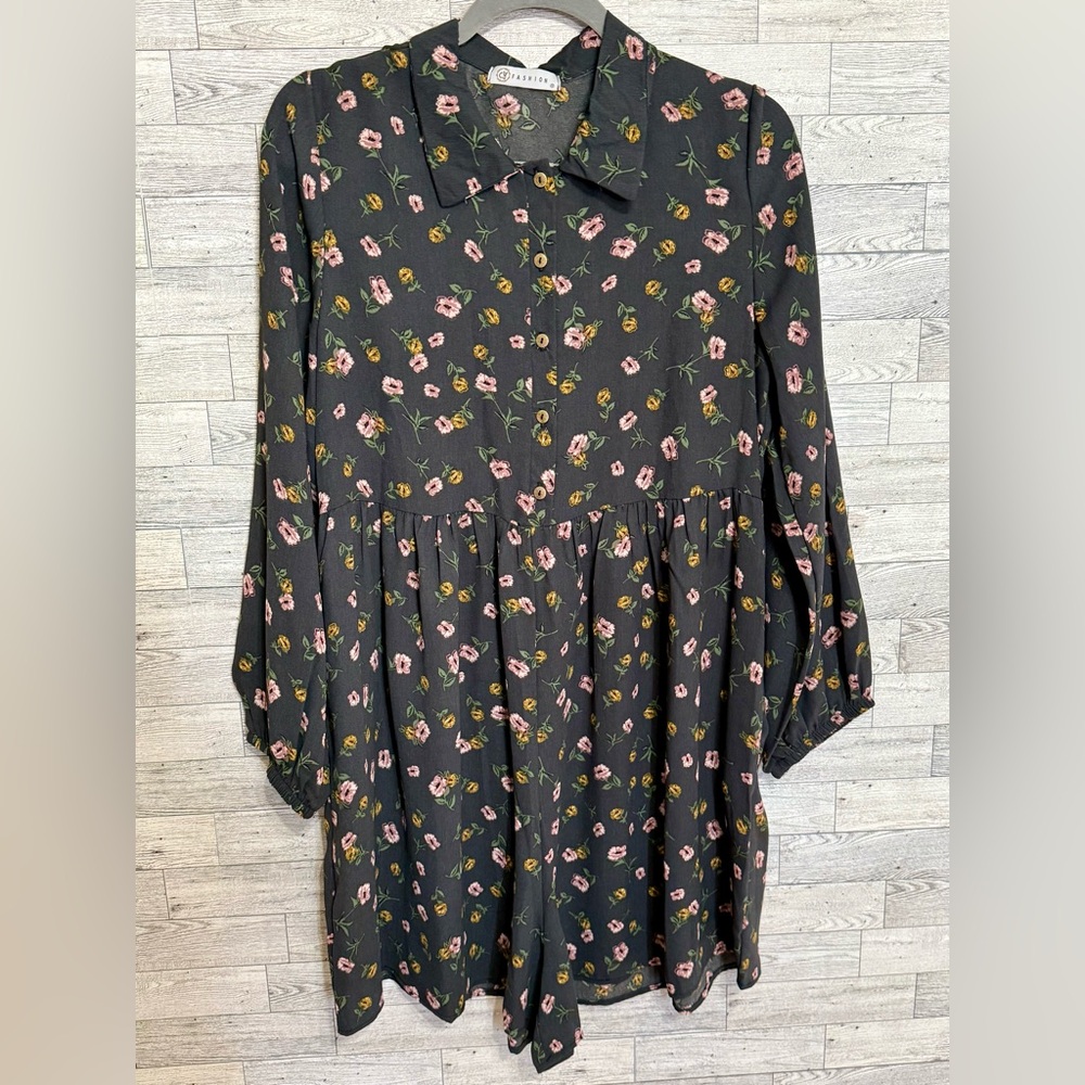 CY Charcoal Floral Collared Romper Size-Small Long Sleeves Gold Buttons Pockets‎